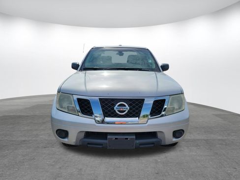 Used 2013 Nissan Frontier SV AWD/4WD image 2