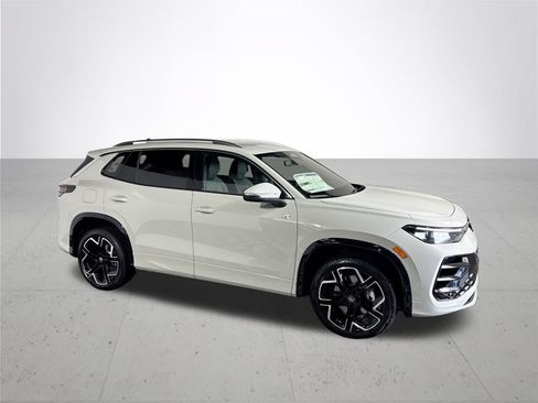 New 2026 Volkswagen Tiguan SEL R-Line AWD/4WD image 4