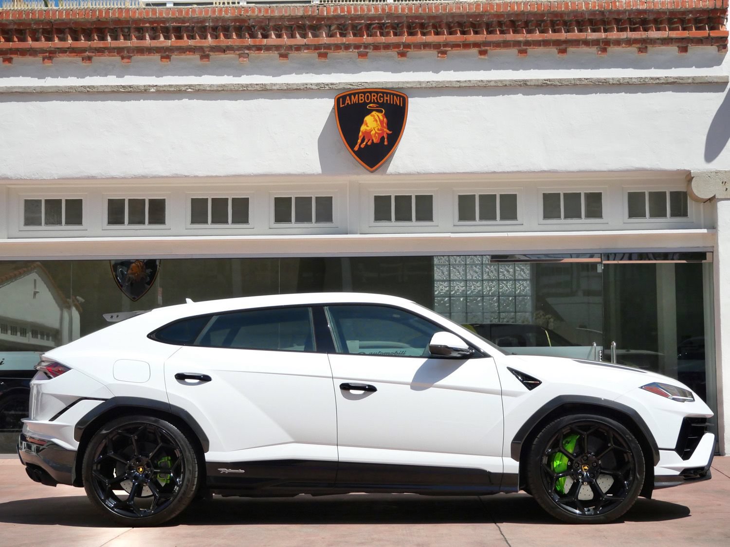 Used 2024 Lamborghini Urus Performante AWD/4WD image 2