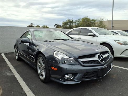 Used 2011 Mercedes-Benz SL 550 image 2