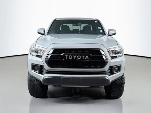 Used 2019 Toyota Tacoma TRD Off-Road AWD/4WD image 2