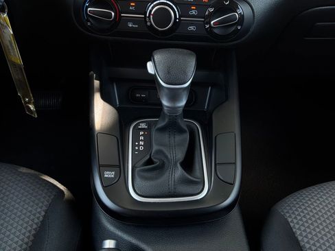 Used 2025 Kia Soul LX w/ LX Technology Package FWD image 21