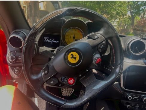 Used 2019 Ferrari Portofino RWD image 3