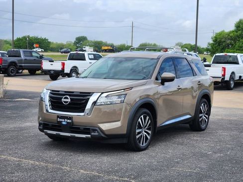 Used 2023 Nissan Pathfinder Platinum w/ Cargo Package AWD/4WD image 3