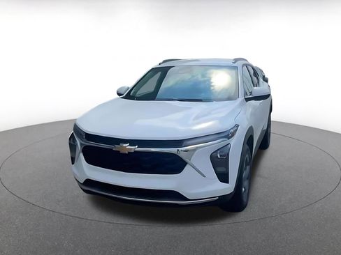Used 2025 Chevrolet Trax LT w/ LT Convenience Package FWD image 7