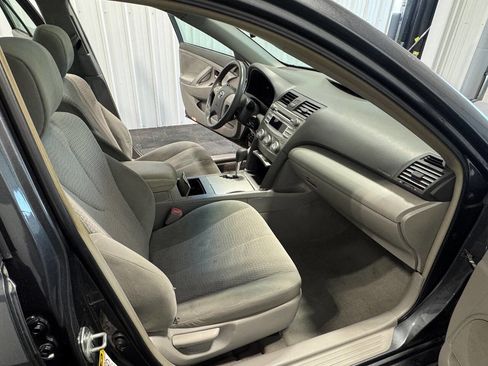 Used 2011 Toyota Camry LE w/ LE Extra-Value Pkg image 17