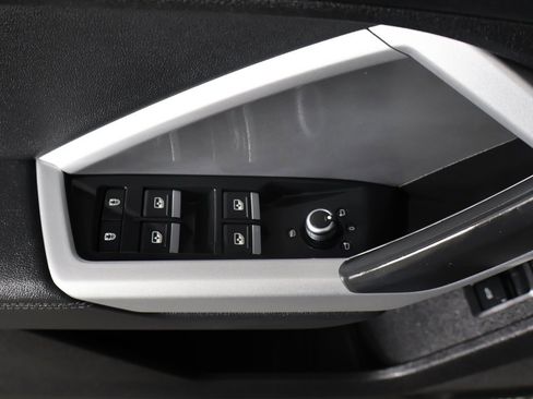 Used 2025 Audi Q3 2.0T Premium image 35