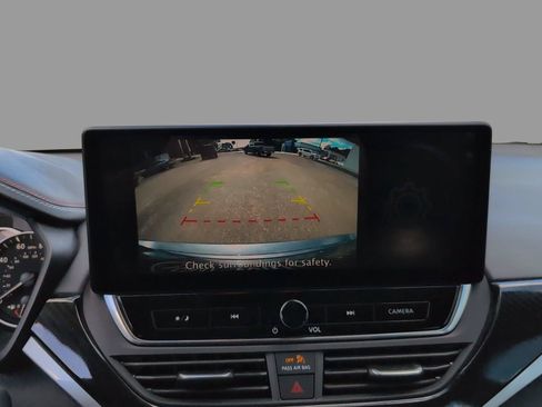 Used 2024 Nissan Altima 2.5 SR w/ SR Premium Package FWD image 24