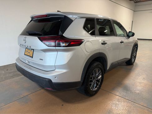 Used 2024 Nissan Rogue S AWD/4WD image 7