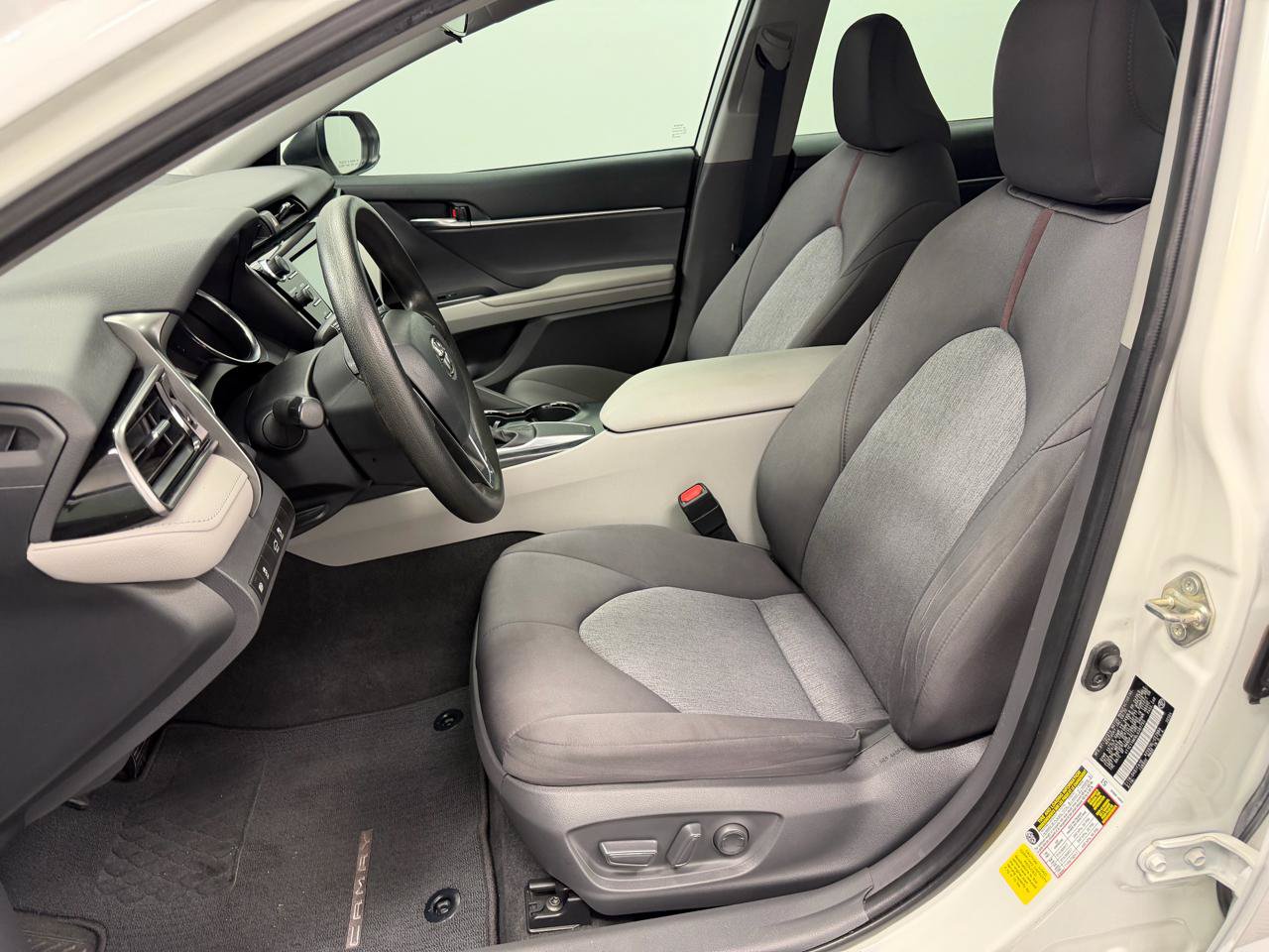 Used 2020 Toyota Camry LE FWD image 4
