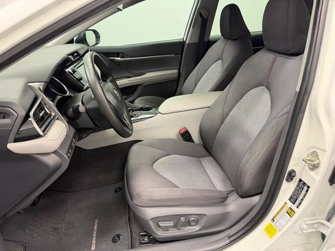 Used 2020 Toyota Camry LE FWD image 4