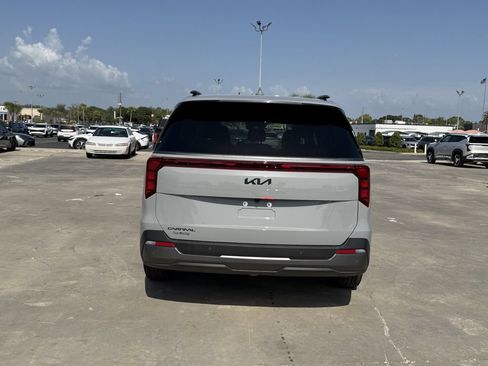 New 2026 Kia Carnival SX w/ SX Dark Edition Package FWD image 5