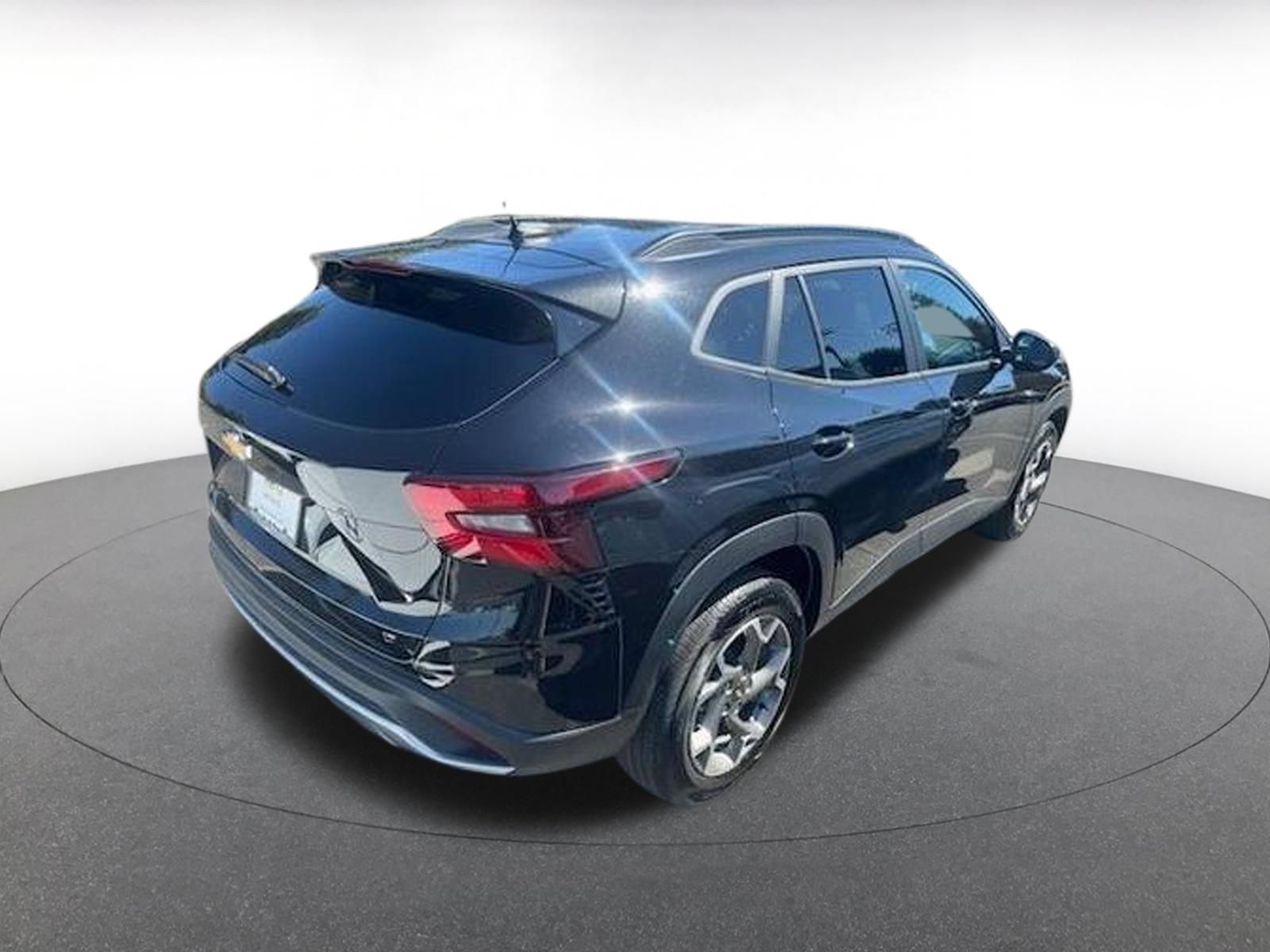 Used 2025 Chevrolet Trax LT w/ LT Convenience Package FWD image 7
