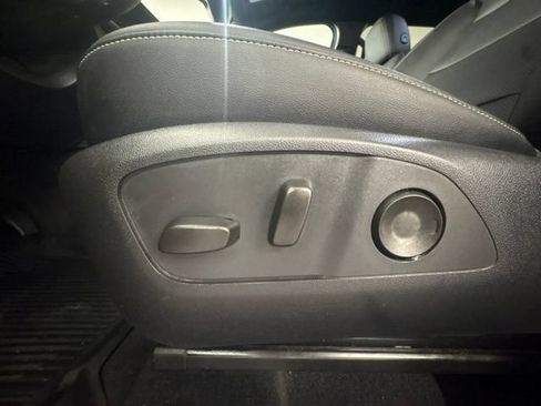 Used 2025 Chevrolet Traverse LT w/ Driver Confidence Package FWD image 19