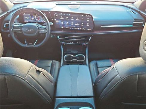 Used 2025 Chevrolet Traverse RS image 19