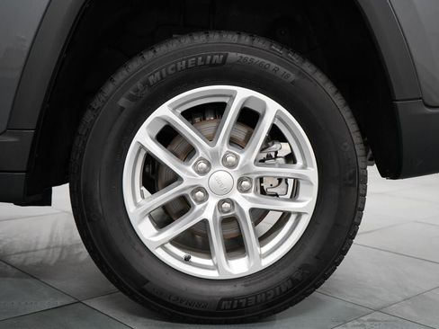 Used 2025 Jeep Grand Cherokee 4WD image 32