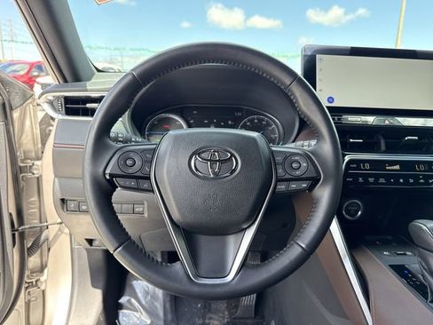 Used 2023 Toyota Venza XLE image 35