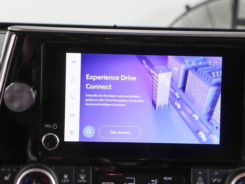 Used 2023 Toyota Highlander XLE image 19