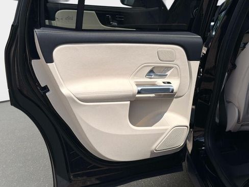 Used 2026 Mercedes-Benz GLB 250 image 12
