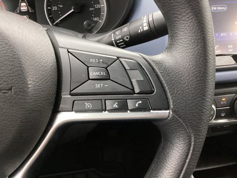 Used 2023 Nissan Versa SV image 6