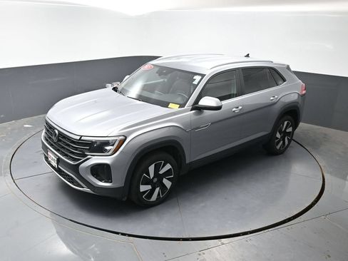 Used 2025 Volkswagen Atlas Cross Sport SE FWD image 45