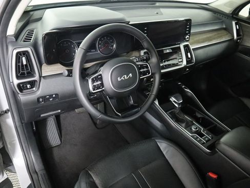 Used 2022 Kia Sorento EX w/ Panoramic Sunroof Package image 9