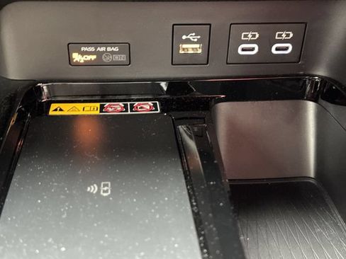Used 2025 Toyota Camry Hybrid FWD image 24