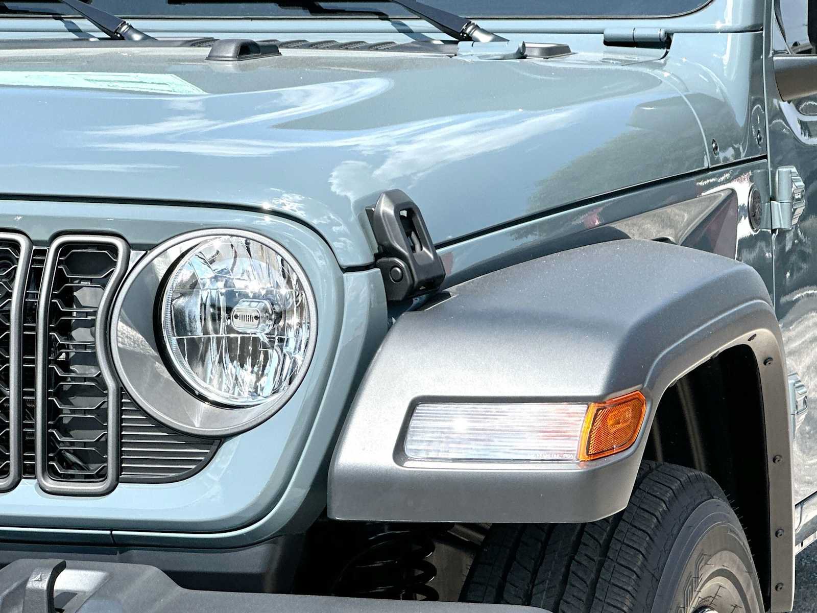 New 2026 Jeep Gladiator Sport AWD/4WD image 16