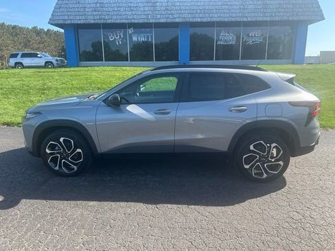 Certified 2024 Chevrolet Trax RS w/ Driver Confidence Package image 3