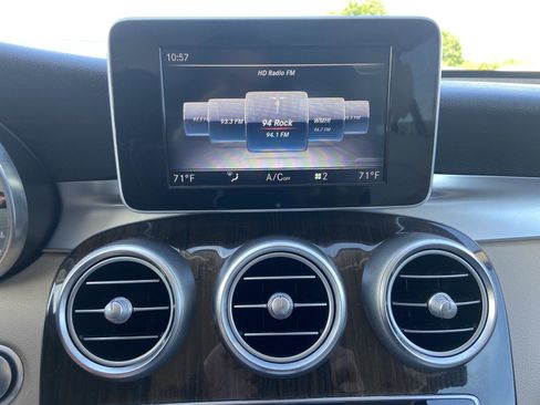 Used 2019 Mercedes-Benz GLC 300 4MATIC image 30