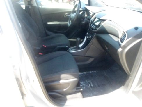 Used 2018 Chevrolet Trax LS FWD image 10