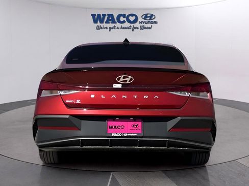 Used 2025 Hyundai Elantra Sport image 9