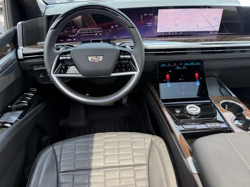 Certified 2025 Cadillac Escalade Sport Platinum w/ LPO, ONYX Package AWD/4WD image 9