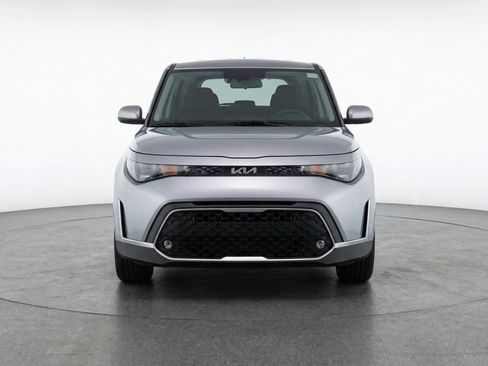 Used 2025 Kia Soul LX w/ LX Technology Package FWD image 2