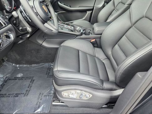New 2026 Porsche Macan S image 25