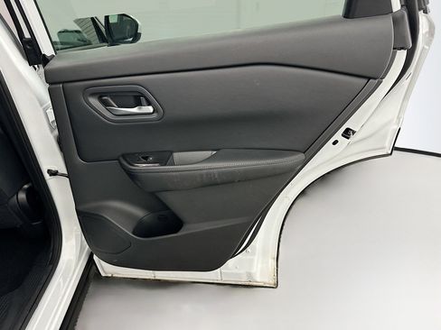 Used 2025 Nissan Rogue SV image 31