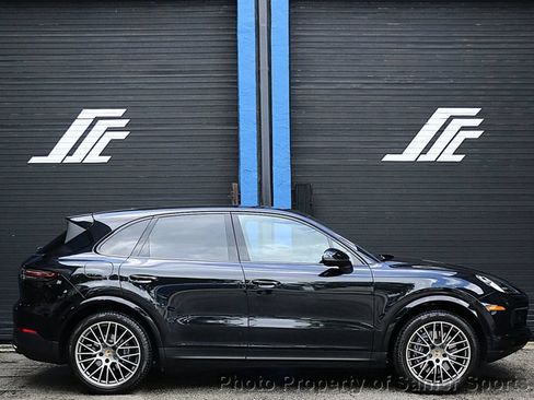 Used 2022 Porsche Cayenne Platinum Edition AWD/4WD image 1