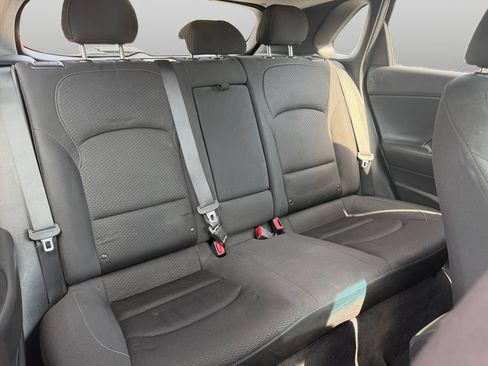 Used 2019 Hyundai Elantra GT FWD image 22