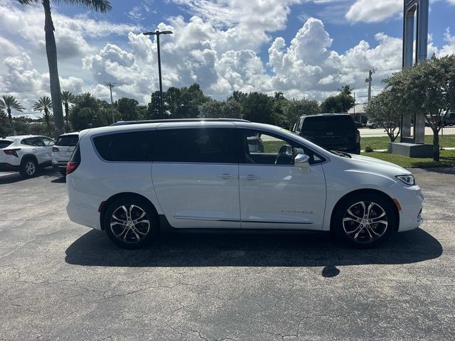Used 2022 Chrysler Pacifica Pinnacle FWD image 6