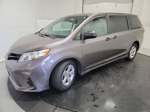 Used 2020 Toyota Sienna L image 3