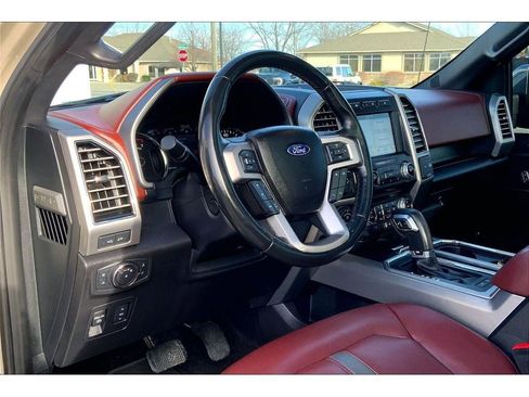 Used 2018 Ford F150 Platinum w/ Equipment Group 701A Luxury image 16