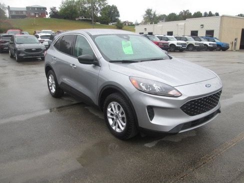 Used 2022 Ford Escape SE w/ Cold Weather Package image 2