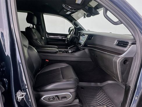 Used 2023 Jeep Wagoneer 2WD image 32