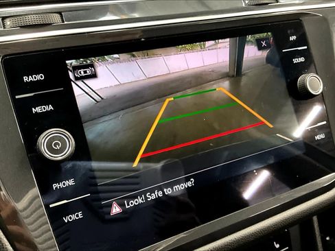 Used 2022 Volkswagen Tiguan SE image 24