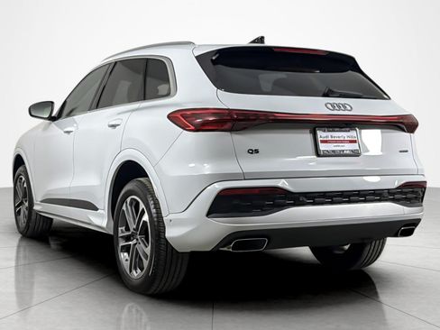 Used 2025 Audi Q5 Premium w/ Convenience Package AWD/4WD image 3