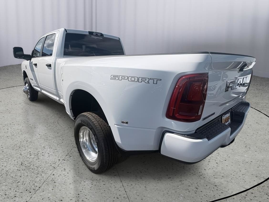 New 2026 RAM 3500 Big Horn AWD/4WD image 4