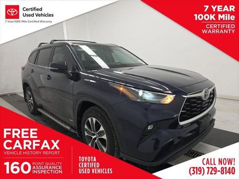 Certified 2025 Toyota Highlander XLE image 1