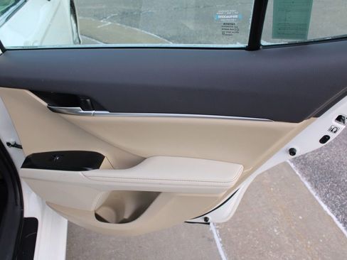 Used 2019 Toyota Camry XLE image 20