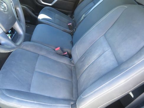 Used 2017 Nissan Titan SV image 24