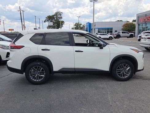 Used 2024 Nissan Rogue S AWD/4WD image 11